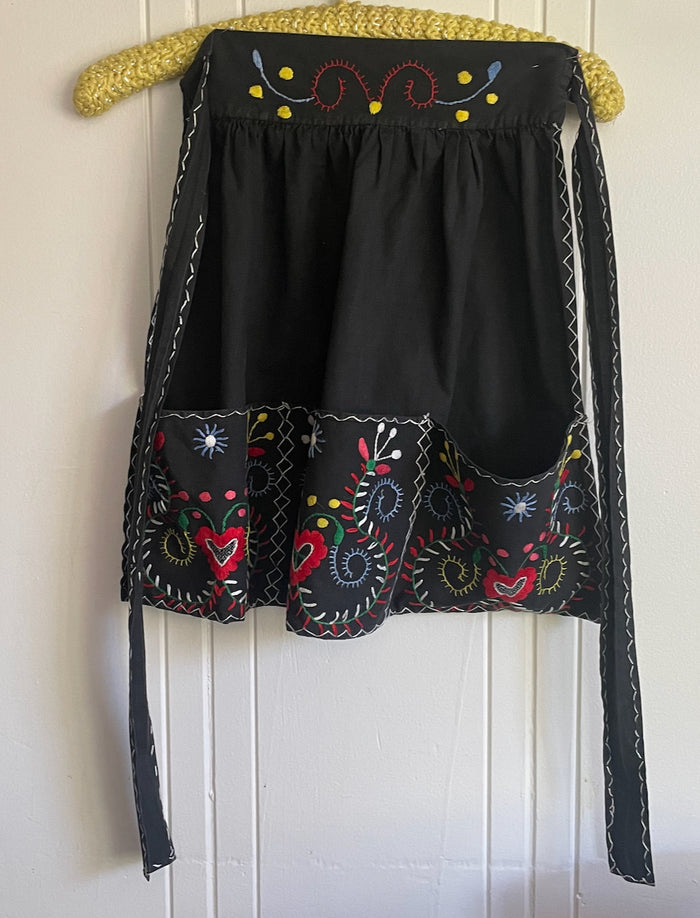 Valentina's embroidered pocket apron