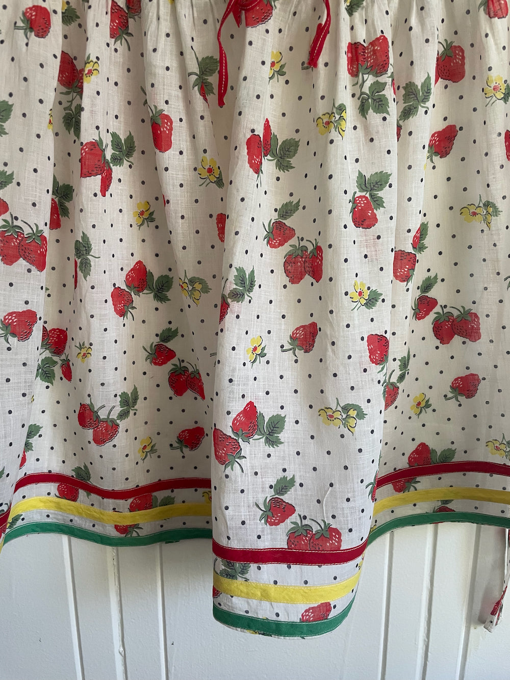 Vintage 50s strawberry apron 