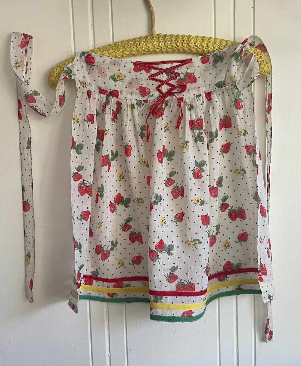 Vintage 50s strawberry apron 
