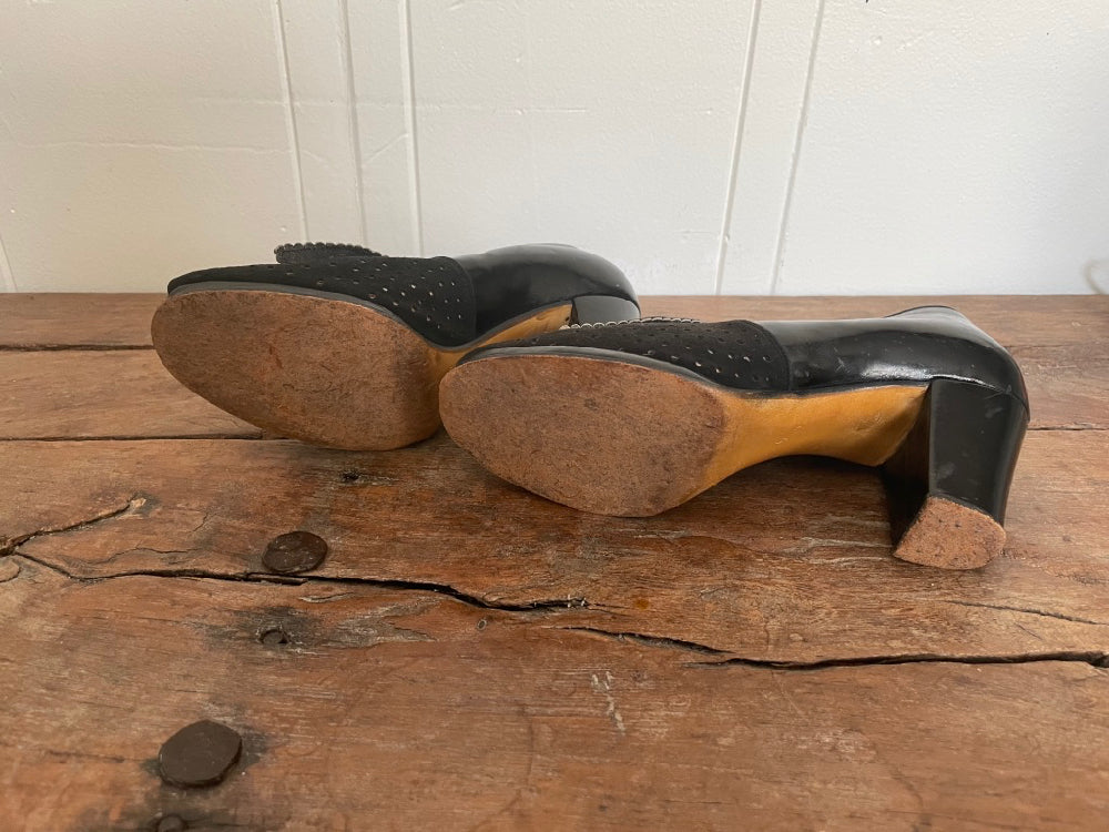 Vintage black suede toe shoes 