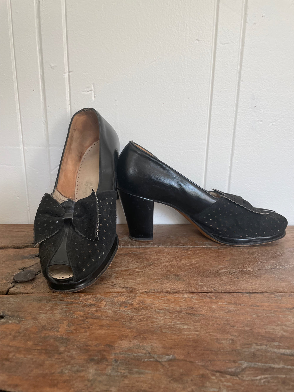 Vintage black suede toe shoes 