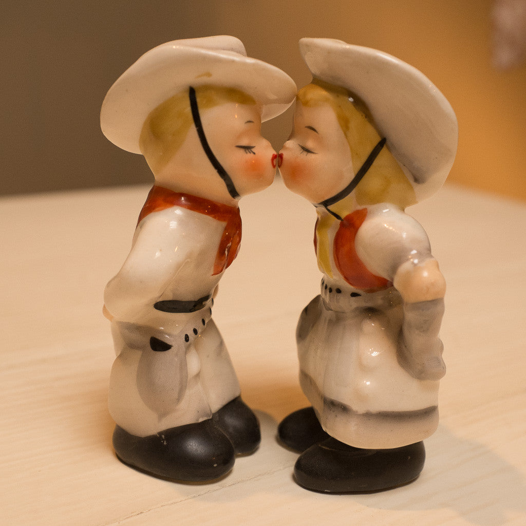 Katie's kissin' salt and pepper shakers