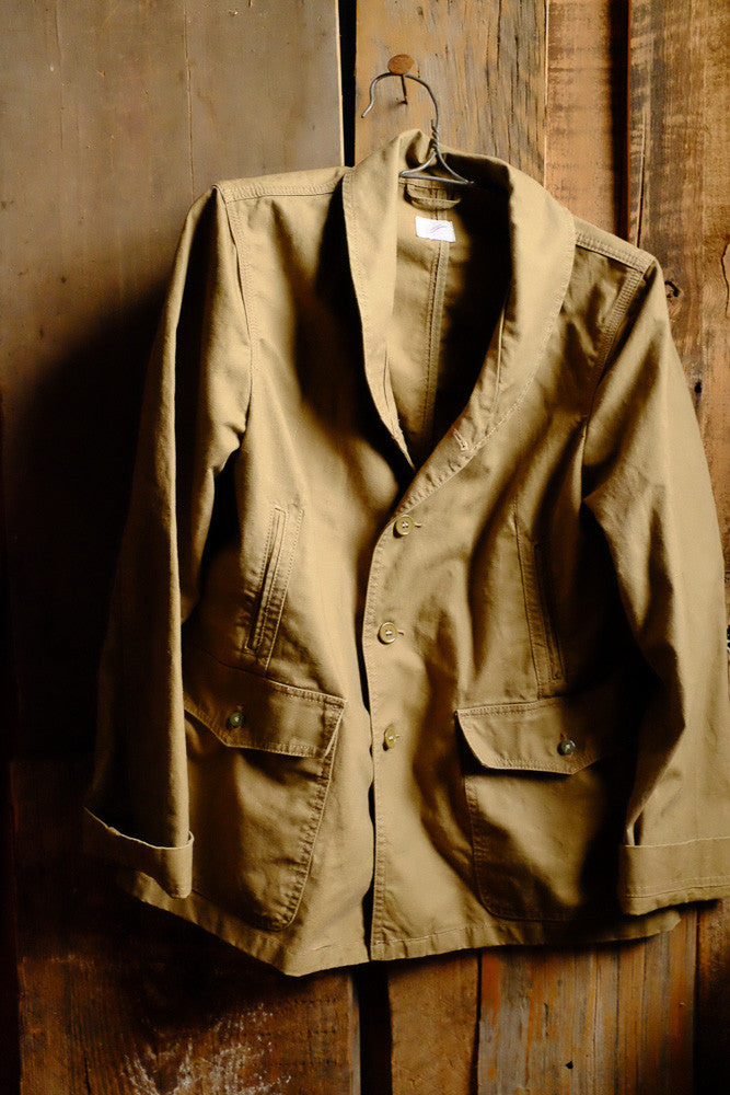 Vintage Khaki Hiking Jacket for Outdoor Enthusiasts