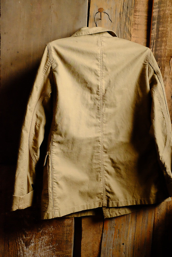 Vintage Khaki Hiking Jacket for Outdoor Enthusiasts
